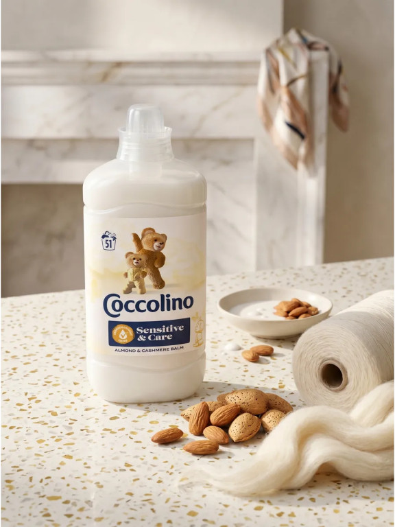 Кондиционер-ополаскиватель для белья Coccolino Sensitive & Care «Миндаль и кашемир» 1,275 л